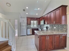 2652 Riverside Dr in Coral Springs, FL - Building Photo