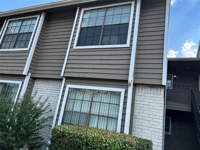 property at 4444 N Victory Dr