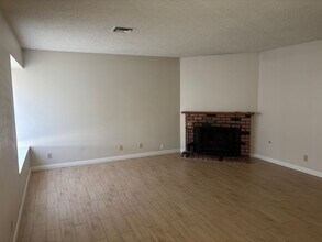 531 Grimsby Ave in Henderson, NV - Building Photo - Building Photo