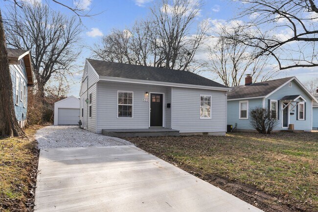 property at 522 E Cozy St