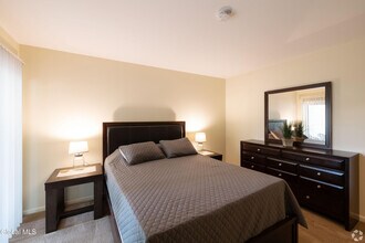 2568 Western Ave in Altamont, NY - Building Photo - Building Photo