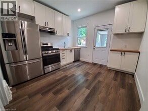 198 Sherman Ave N in Hamilton, ON - Building Photo - Building Photo