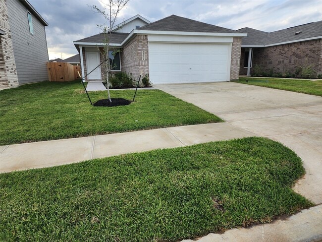 property at 21607 Cottonwood Mdws Trl