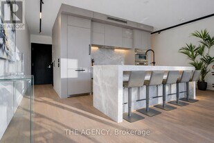 75 Portland St in Toronto, ON - Building Photo