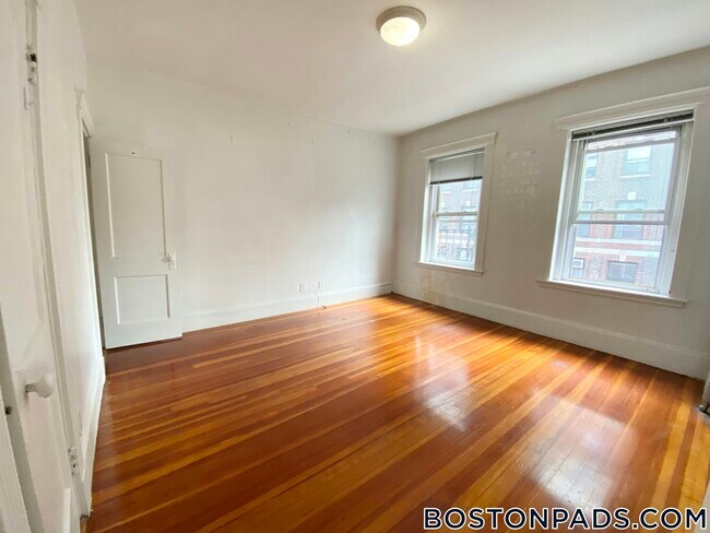 64 Hemenway St, Unit 22 in Boston, MA - Building Photo - Building Photo