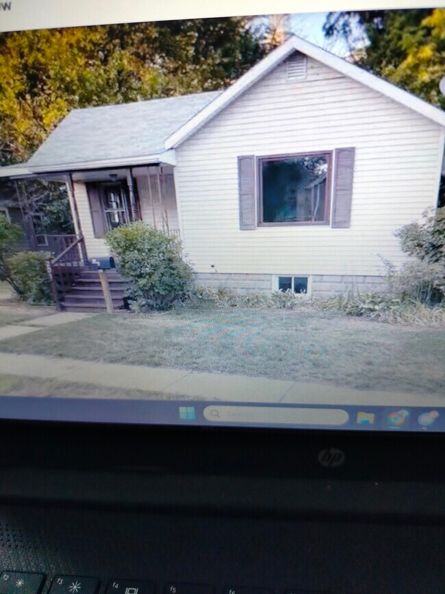 201 E Carpenter St in Midland, MI - Building Photo - Building Photo