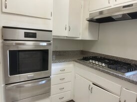 4346 Ventura Canyon Ave in Sherman Oaks, CA - Building Photo