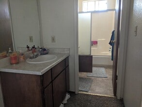 425 E Alameda St in Manteca, CA - Building Photo - Building Photo