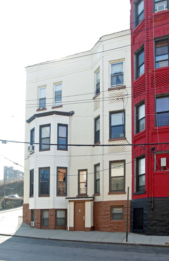 56 Hudson St in Yonkers, NY - Building Photo - Building Photo