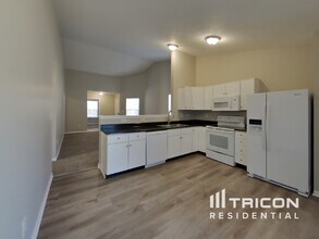 1013 Huntwick Ln in Indianapolis, IN - Building Photo - Building Photo