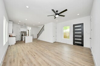 8313 Venus St in Houston, TX - Building Photo - Building Photo