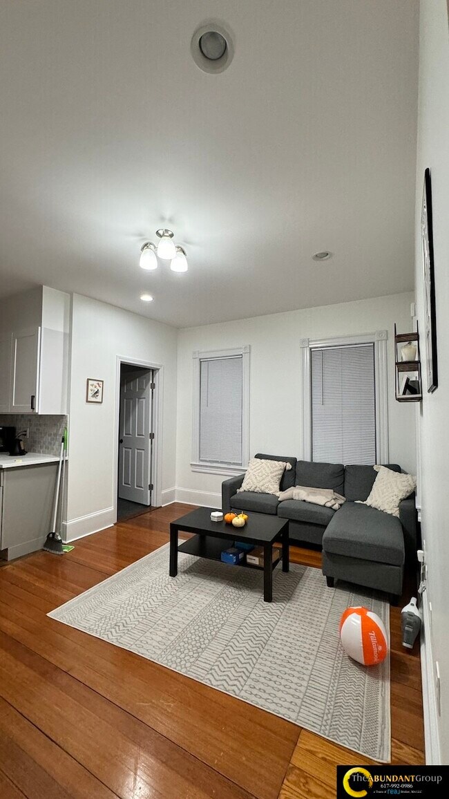 16 Gould Ave in Malden, MA - Foto de edificio - Building Photo