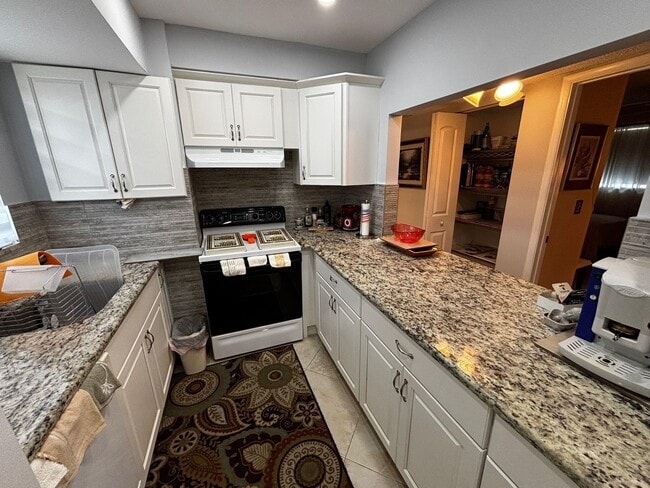 701 Lori Dr in Palm Springs, FL - Building Photo - Building Photo