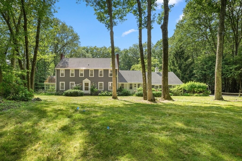 188 Country Dr in Weston, MA - Building Photo