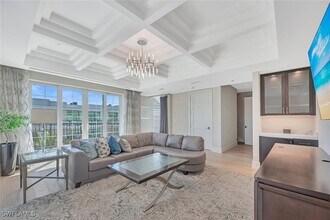 490 5th St S in Naples, FL - Building Photo - Building Photo