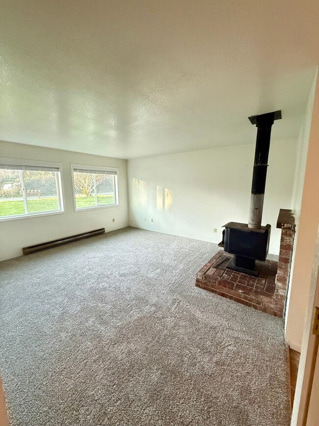 3565 Movie Ln in Crescent City, CA - Building Photo - Building Photo