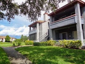 10265 Gandy Blvd N in St. Petersburg, FL - Building Photo