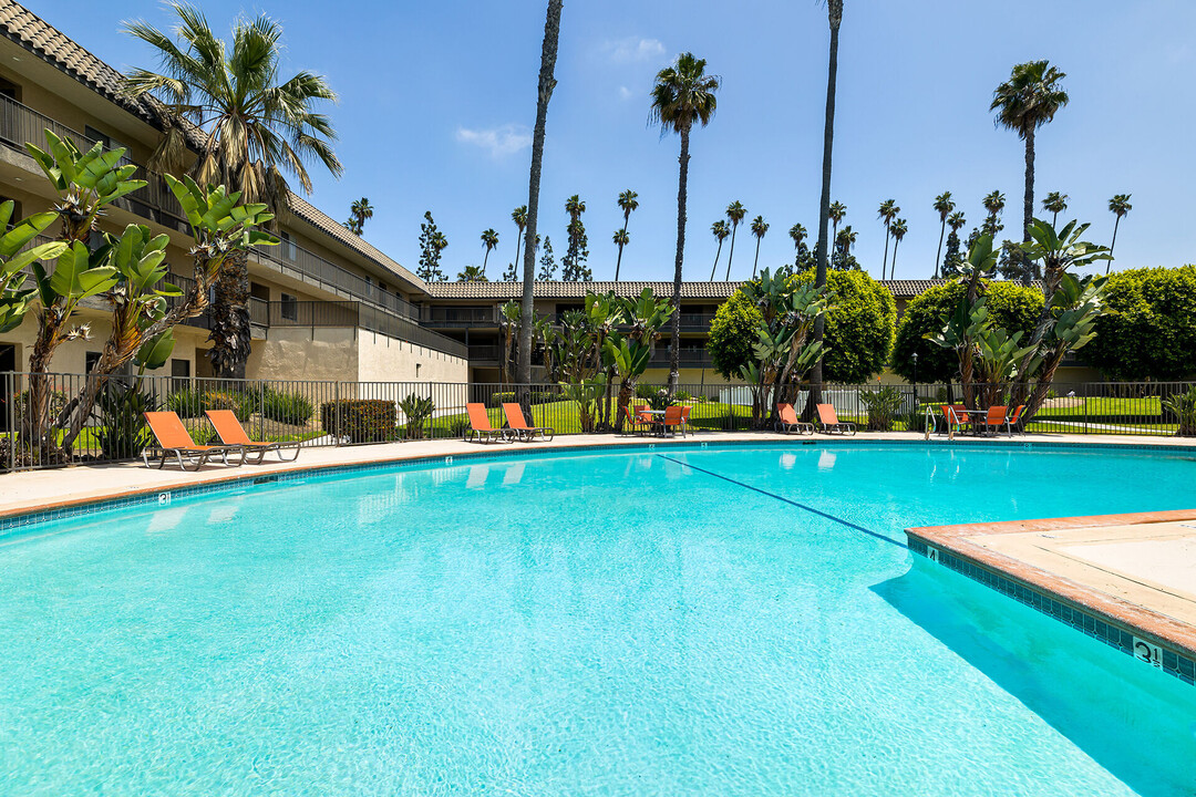 Coronado Palms in Anaheim, CA - Foto de edificio