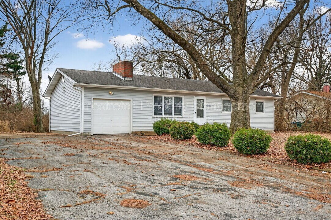 12070 Garden Ln in St. Louis, MO - Building Photo