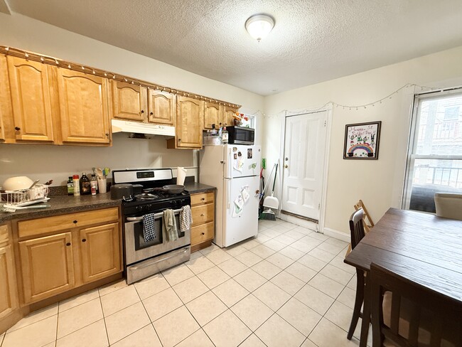 55 Hillside St in Boston, MA - Foto de edificio - Building Photo