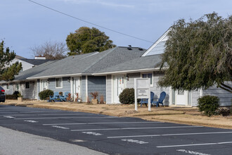 Mai Kai Resort Condominiums in Virginia Beach, VA - Building Photo - Building Photo