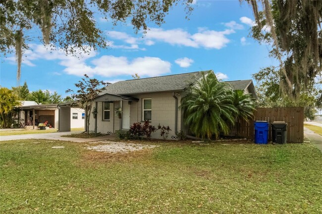 823 Jersey Ave in St. Cloud, FL - Foto de edificio - Building Photo