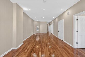 5709 W Irving Park Rd, Unit 2 in Chicago, IL - Building Photo - Building Photo