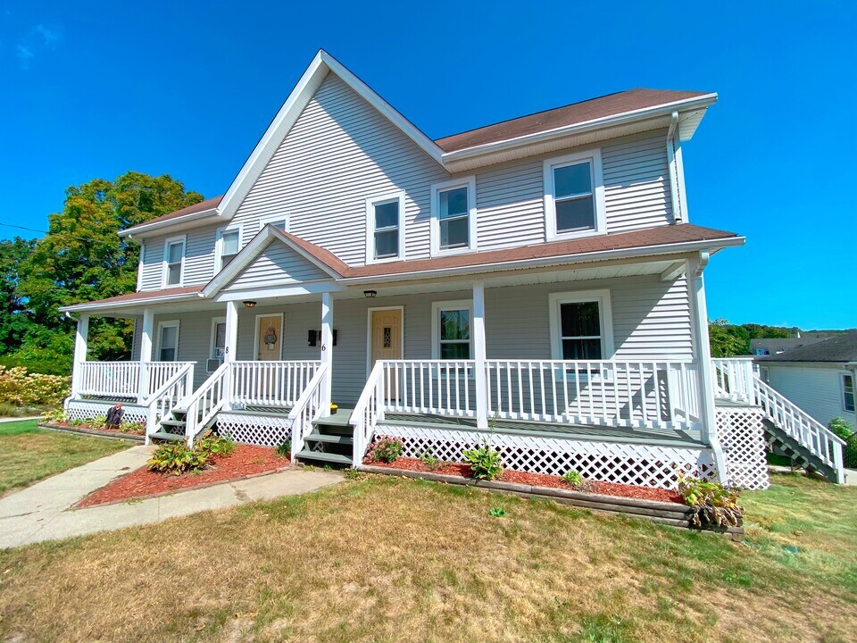6 Highland St in Moosup, CT - Building Photo