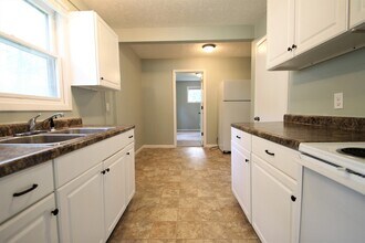 2013 N 40th St in Omaha, NE - Building Photo - Building Photo