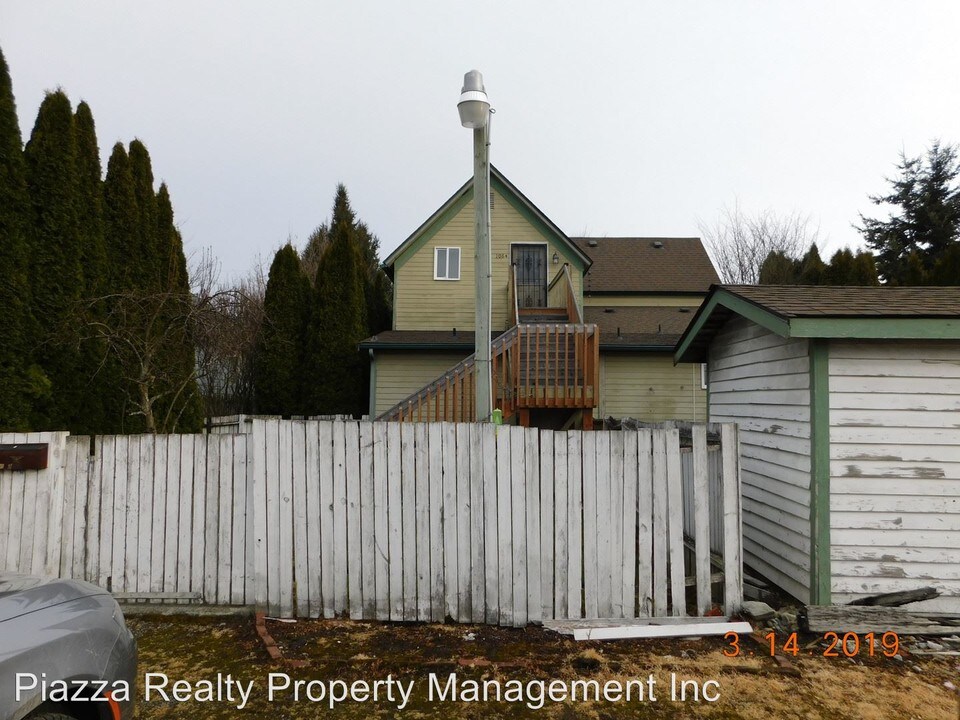 106 Milwaukee St-Unit -A&B in Mount Vernon, WA - Building Photo