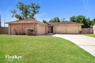 8634 Huntermoor Cir in Humble, TX - Building Photo