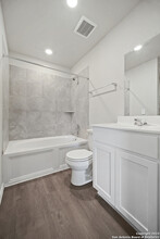 2123 Collins Aly in Converse, TX - Building Photo - Building Photo