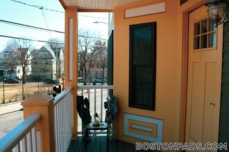 116-118 Holland St., Unit 2R in Somerville, MA - Building Photo - Building Photo