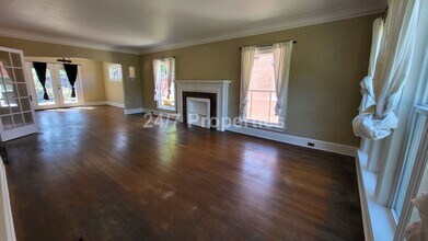 4624 NE Halsey St in Portland, OR - Building Photo - Building Photo