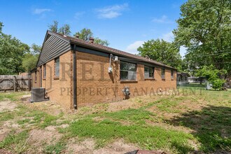 7315 W Galoway in Wichita, KS - Building Photo - Building Photo