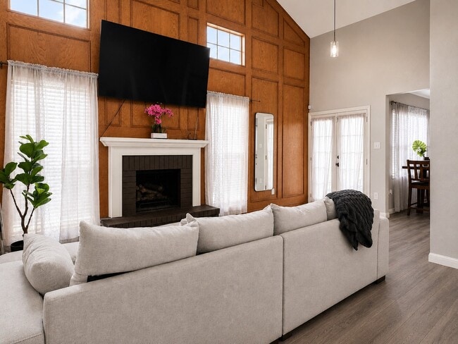 11 Regency Ln
