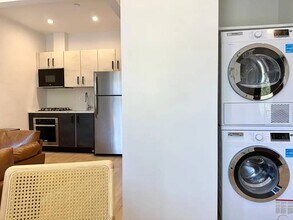 Furnished room/NOT APARTMENT in Brooklyn, NY - Foto de edificio - Building Photo