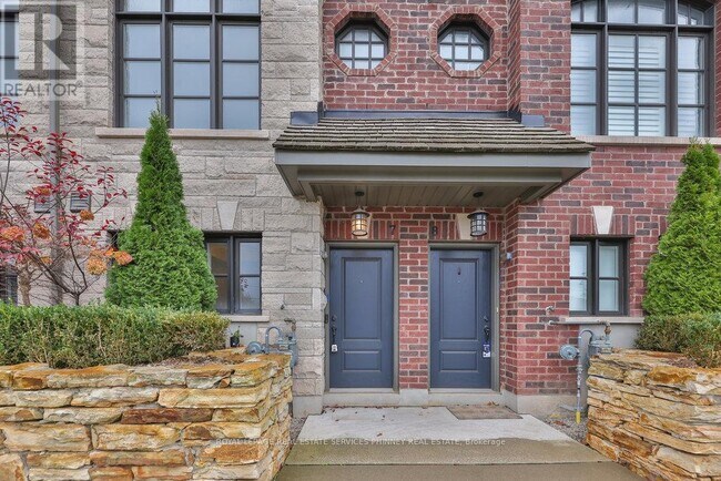 2160 Trafalgar Rd in Oakville, ON - Building Photo - Building Photo