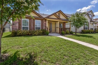18401 Friendship Hill Dr in Pflugerville, TX - Building Photo - Building Photo
