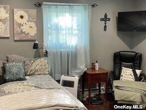 721 Meadow Rd in Smithtown, NY - Building Photo - Building Photo