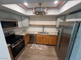 3906 SE 11th Pl in Cape Coral, FL - Building Photo