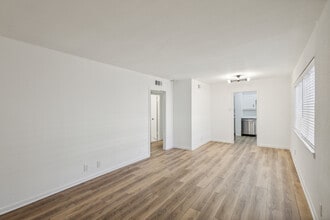 4321 Cole Ave in Dallas, TX - Building Photo - Building Photo