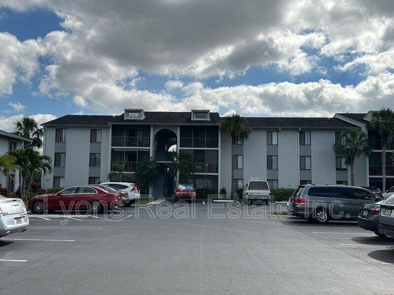 4701 Lakeside Club Blvd in Ft. Myers, FL - Building Photo