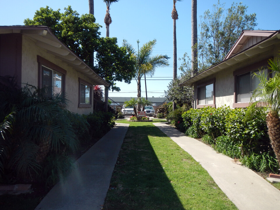 16171 Ganges Lane #4, Huntington Beach CA 92647 in Huntington Beach, CA - Building Photo