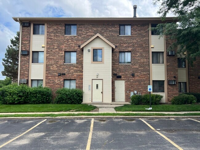11 Echo Ct in Vernon Hills, IL - Building Photo - Building Photo