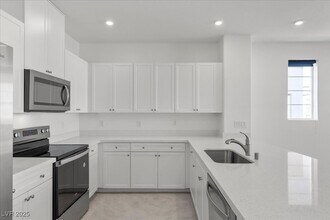 5643 Beguiling Falls St in Las Vegas, NV - Building Photo - Building Photo