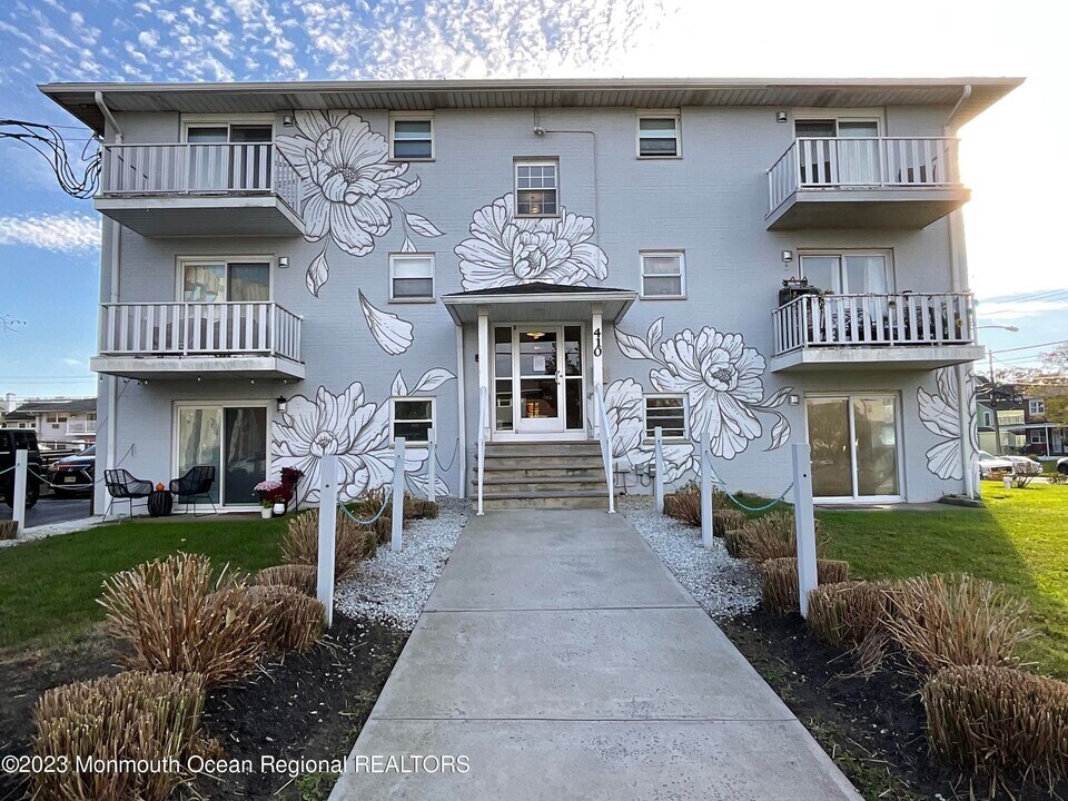 410 8th Ave in Asbury Park, NJ - Building Photo