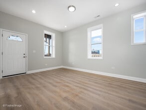 2650 N Sawyer Ave in Chicago, IL - Building Photo - Building Photo