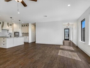 319 Parallel Cir in Marble Falls, TX - Building Photo - Building Photo