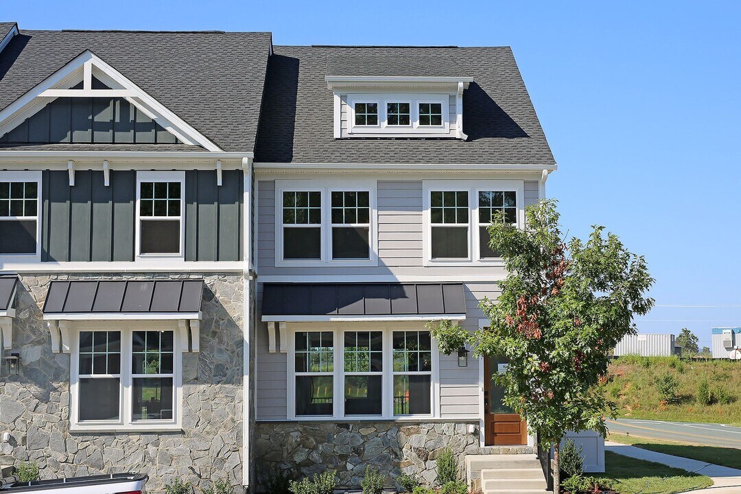 4004 Varick St in Charlottesville, VA - Building Photo